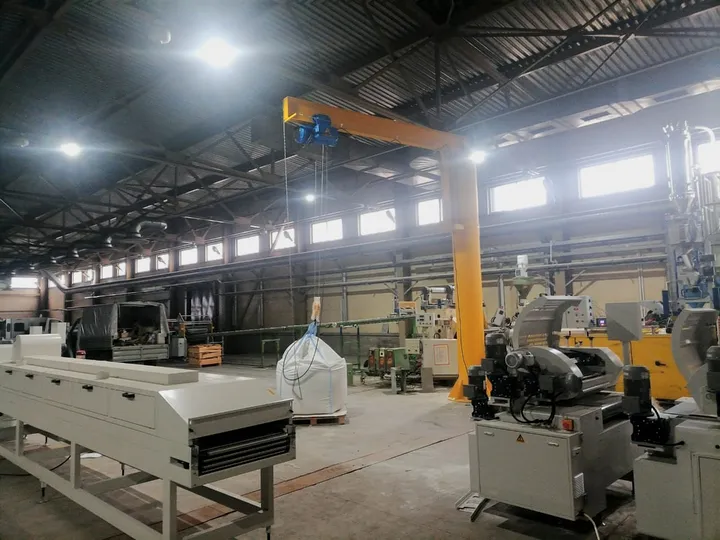 На колонне ручной 